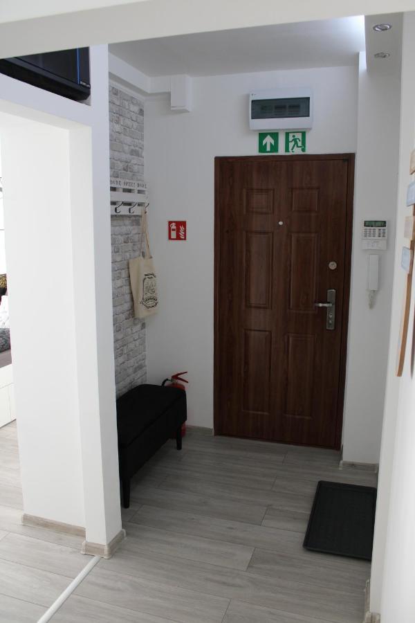 דירות מישקולץ Izzy Apartament מראה חיצוני תמונה
