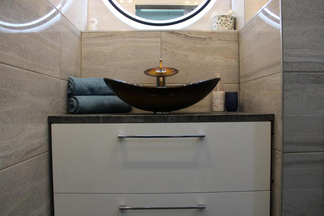 דירות מישקולץ Izzy Apartament מראה חיצוני תמונה
