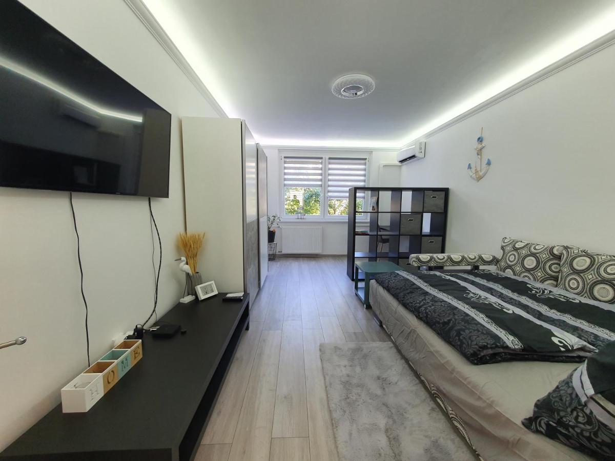 דירות מישקולץ Izzy Apartament מראה חיצוני תמונה