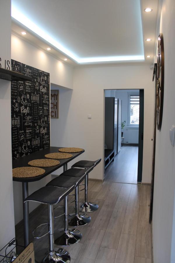 דירות מישקולץ Izzy Apartament מראה חיצוני תמונה