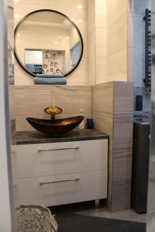 דירות מישקולץ Izzy Apartament מראה חיצוני תמונה