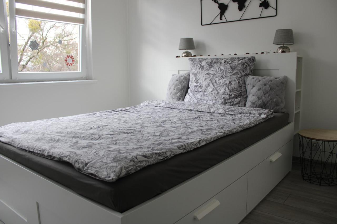 דירות מישקולץ Izzy Apartament מראה חיצוני תמונה