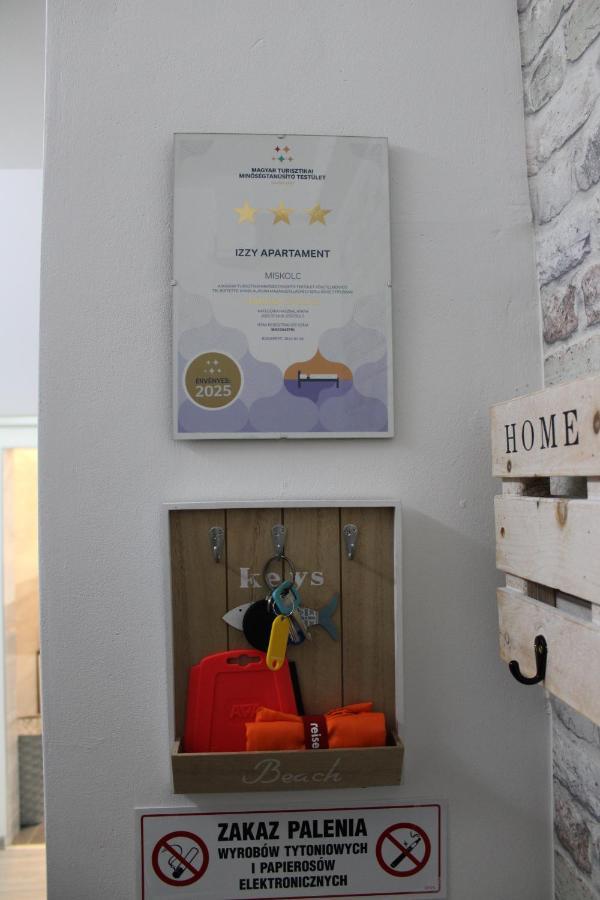 דירות מישקולץ Izzy Apartament מראה חיצוני תמונה
